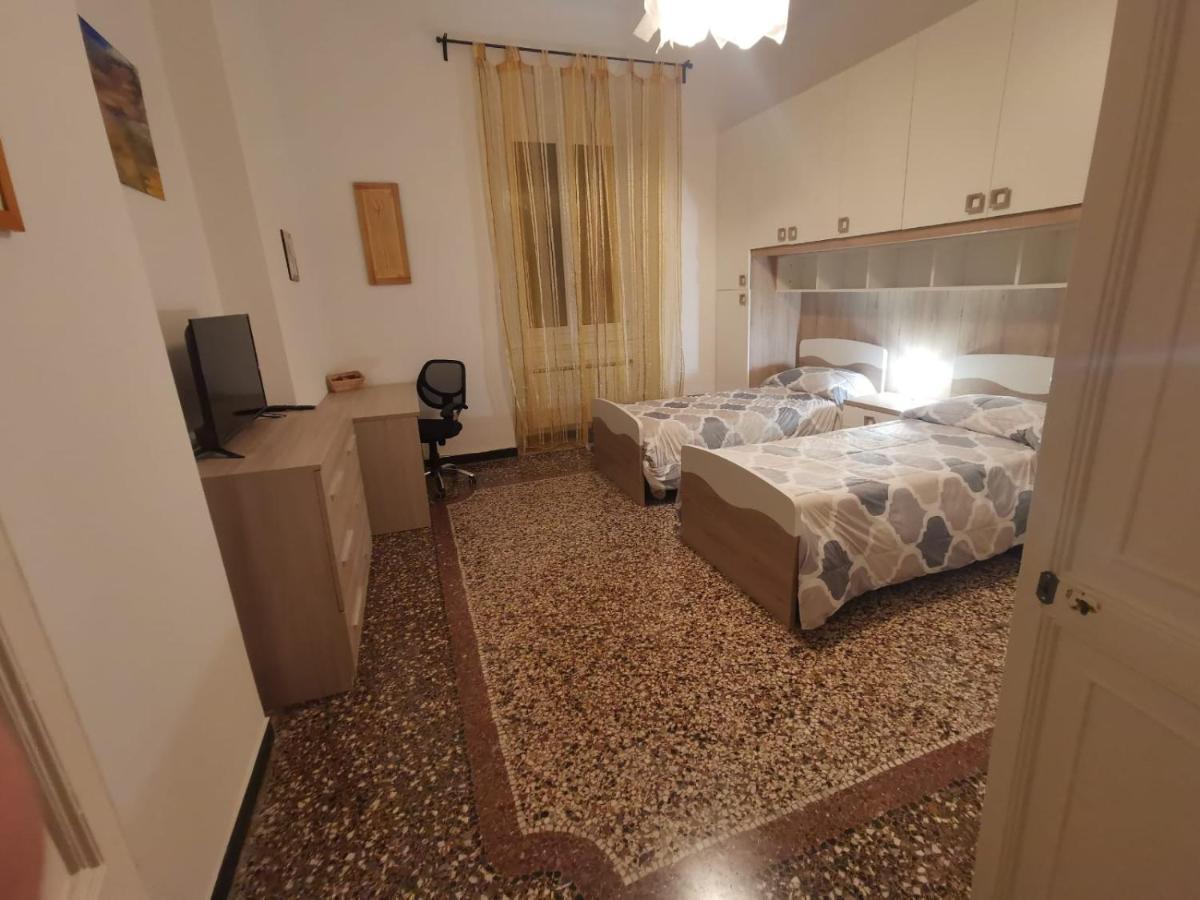 Wow Home - 175 Mq - Posteggio Privato - Davanti Porto Traghetti - Fino A 10 Posti Letto Genoa Bagian luar foto
