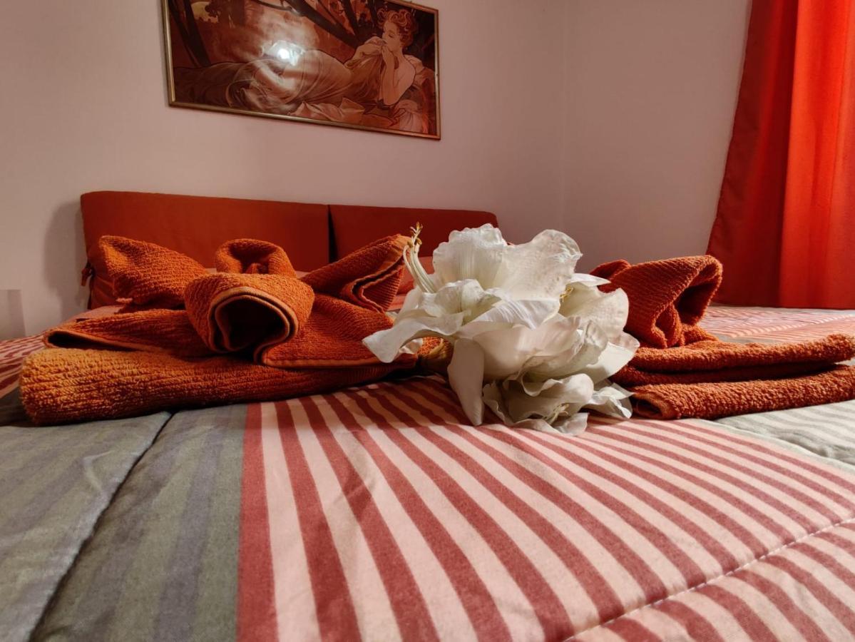 Wow Home - 175 Mq - Posteggio Privato - Davanti Porto Traghetti - Fino A 10 Posti Letto Genoa Bagian luar foto