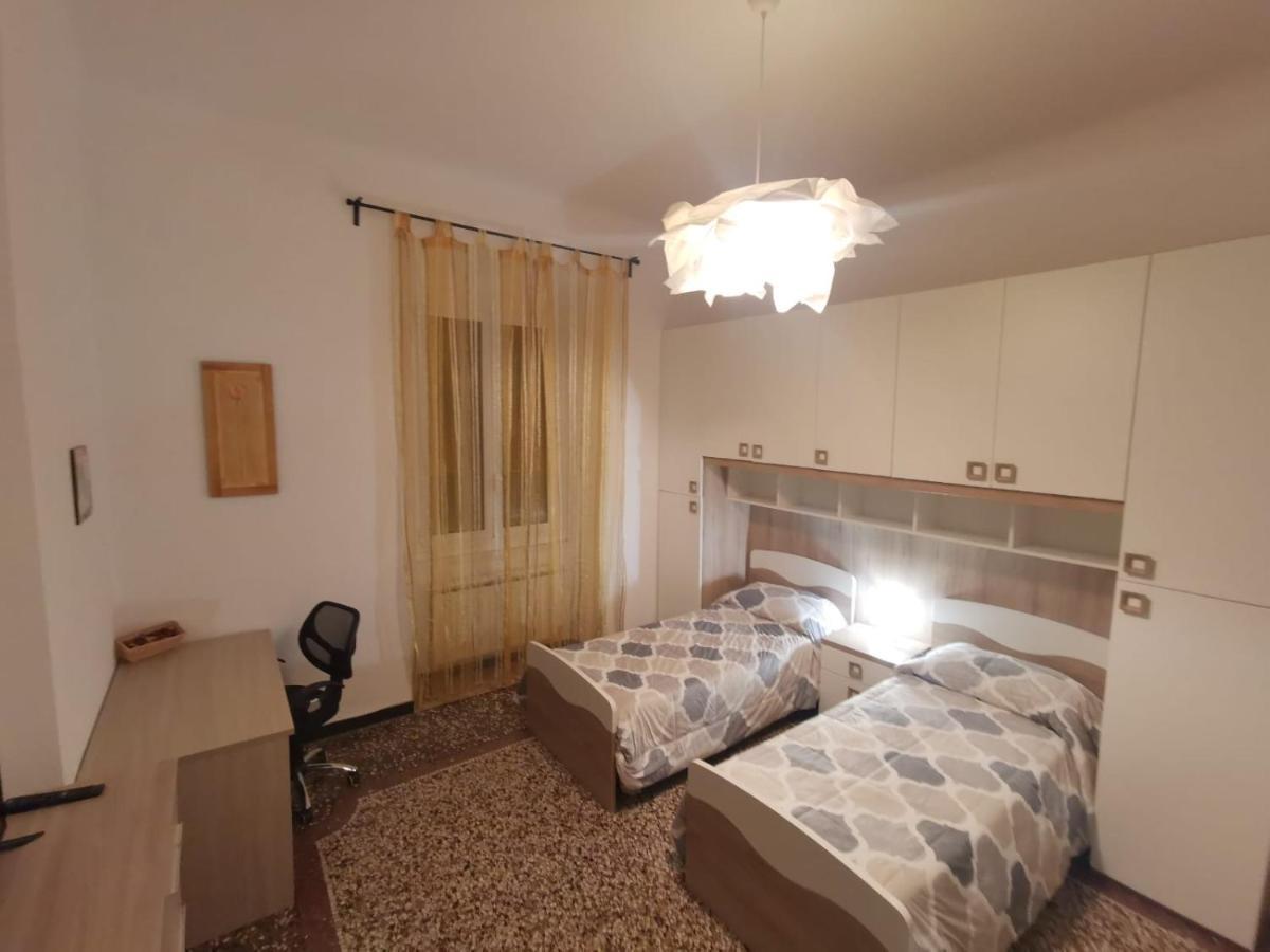 Wow Home - 175 Mq - Posteggio Privato - Davanti Porto Traghetti - Fino A 10 Posti Letto Genoa Bagian luar foto