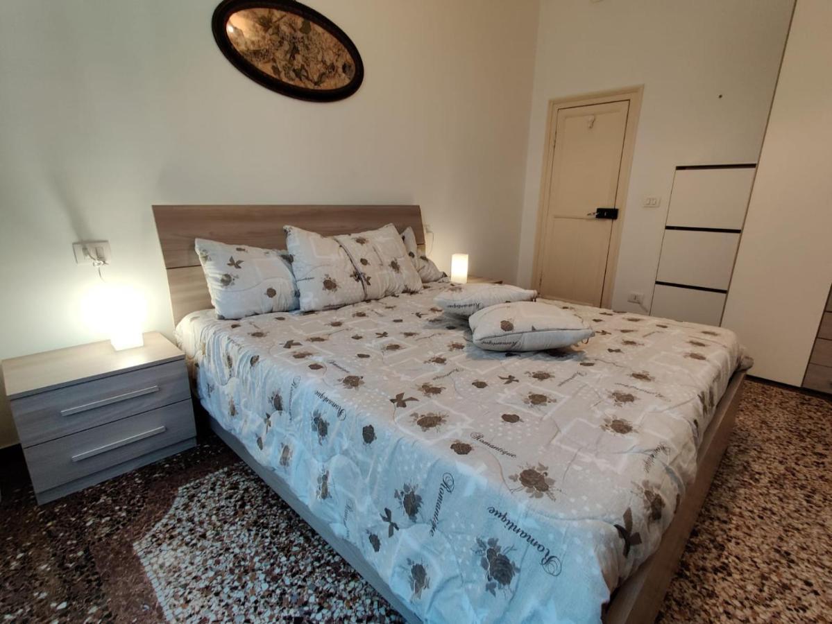 Wow Home - 175 Mq - Posteggio Privato - Davanti Porto Traghetti - Fino A 10 Posti Letto Genoa Bagian luar foto