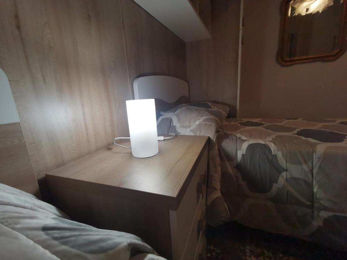 Wow Home - 175 Mq - Posteggio Privato - Davanti Porto Traghetti - Fino A 10 Posti Letto Genoa Bagian luar foto