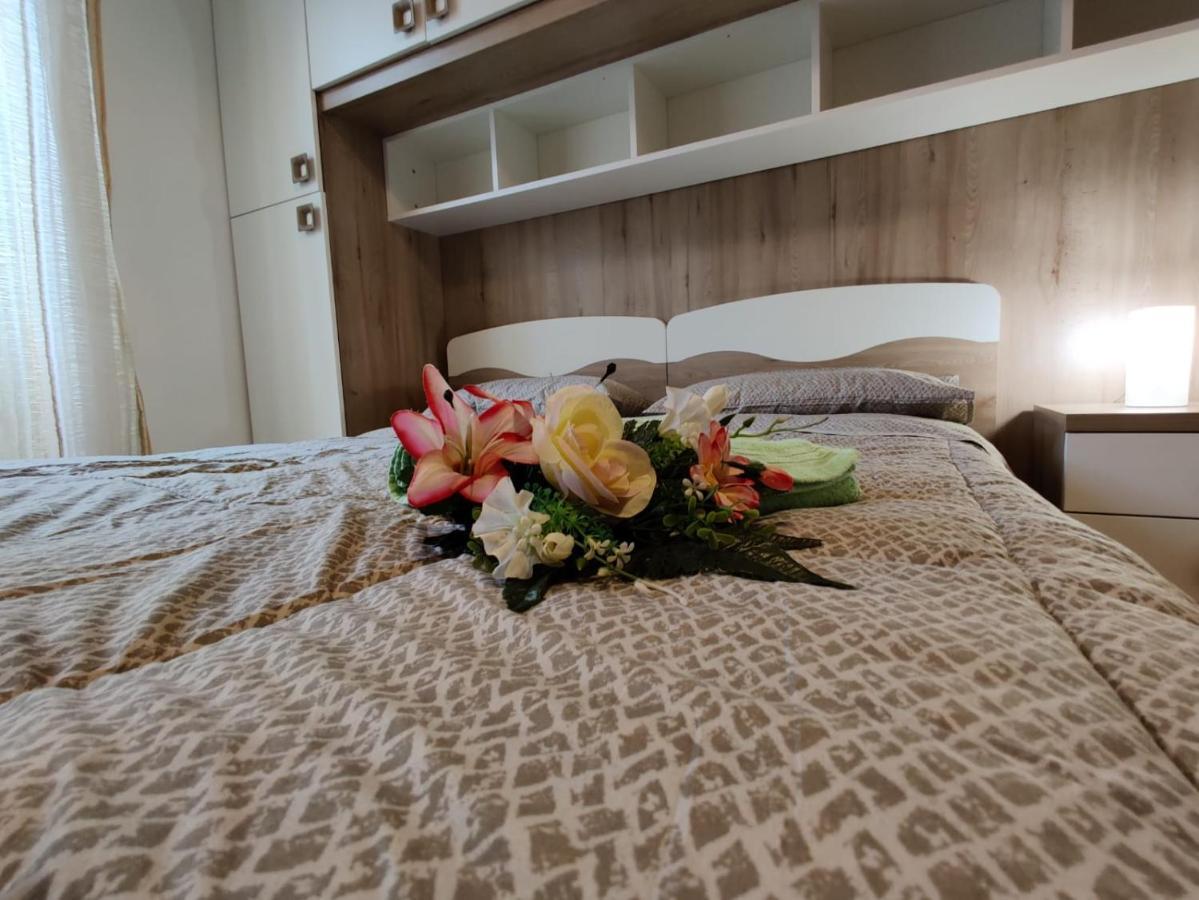 Wow Home - 175 Mq - Posteggio Privato - Davanti Porto Traghetti - Fino A 10 Posti Letto Genoa Bagian luar foto