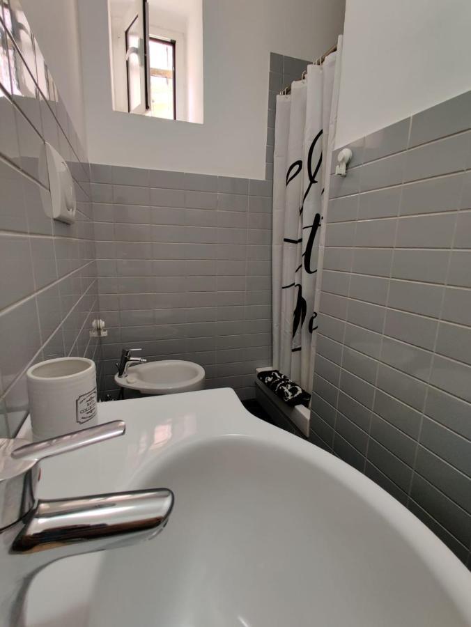 Wow Home - 175 Mq - Posteggio Privato - Davanti Porto Traghetti - Fino A 10 Posti Letto Genoa Bagian luar foto