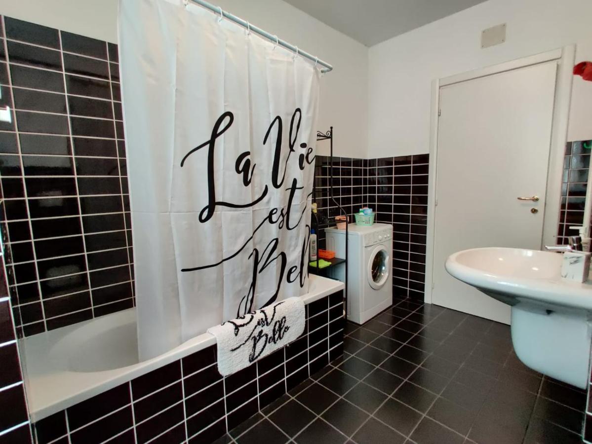 Wow Home - 175 Mq - Posteggio Privato - Davanti Porto Traghetti - Fino A 10 Posti Letto Genoa Bagian luar foto