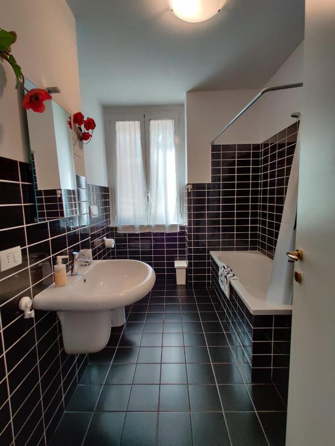 Wow Home - 175 Mq - Posteggio Privato - Davanti Porto Traghetti - Fino A 10 Posti Letto Genoa Bagian luar foto